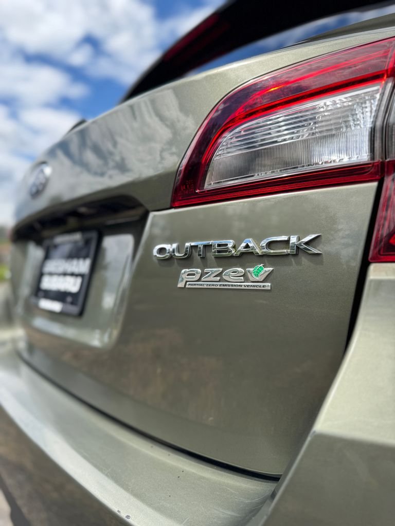 Used 2017 Wilderness Green Metallic Subaru 2.5i Premium image 39