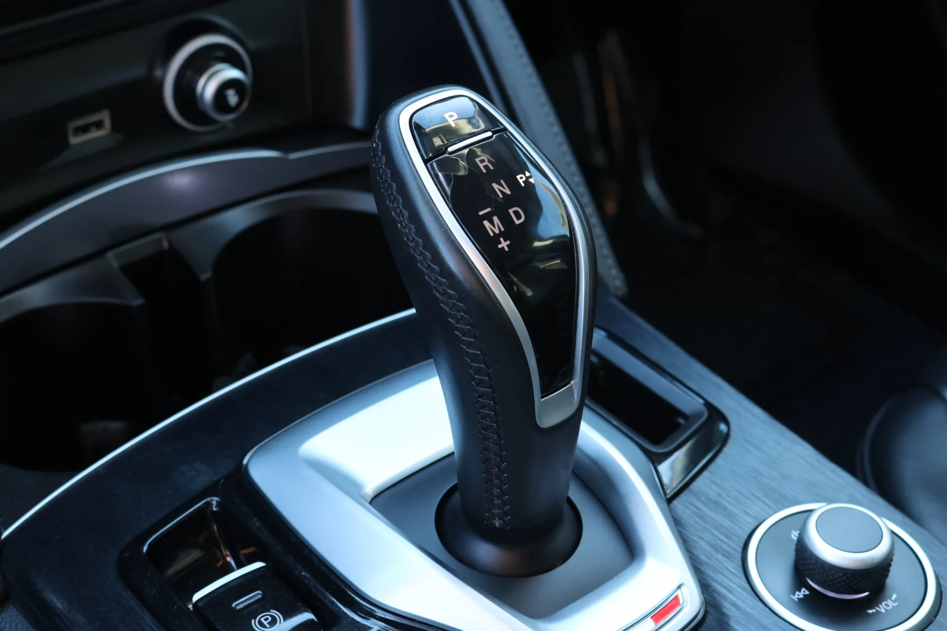 Used 2020 Gray Alfa Romeo Base image 13