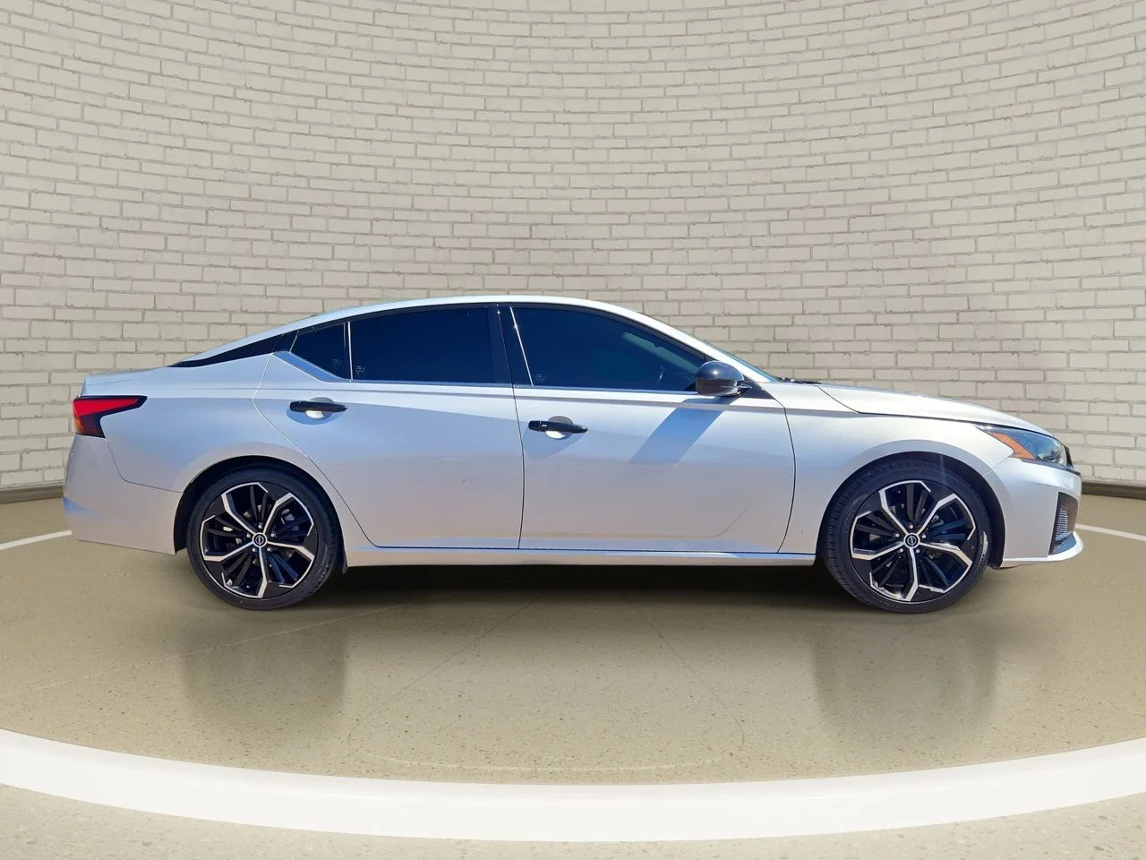 Used 2023 Brilliant Silver Metallic Nissan 2.5 SR image 3