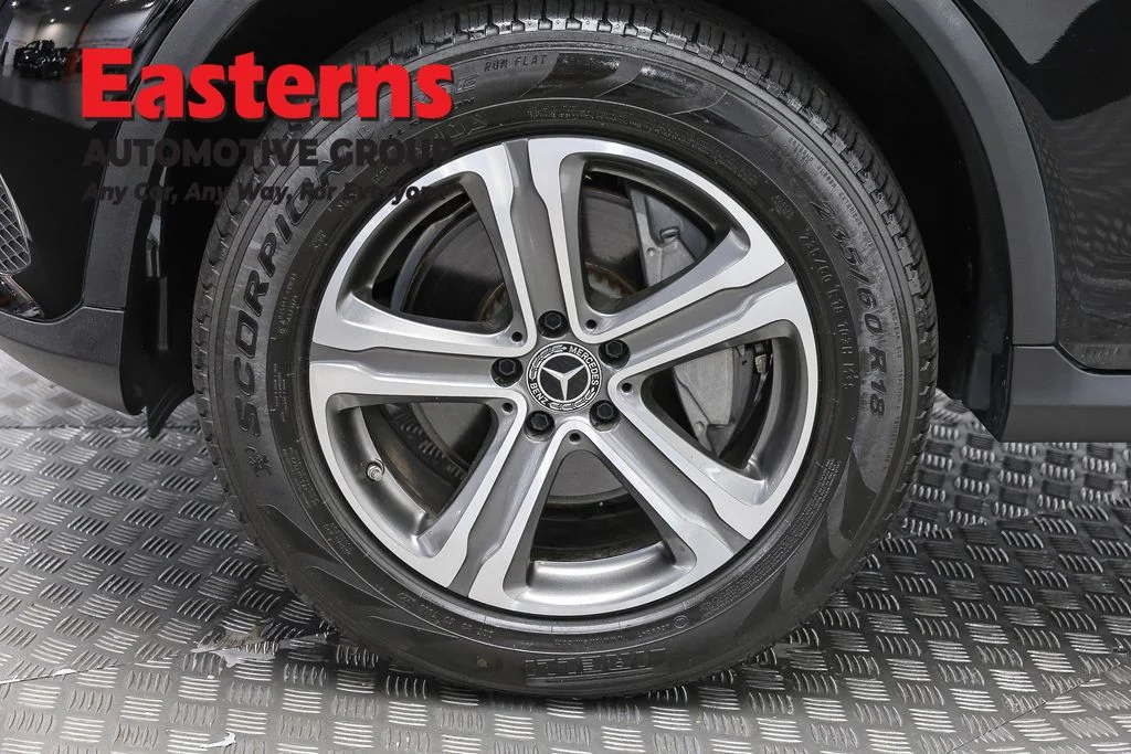 Used 2018 Black Mercedes-Benz GLC 300 image 33