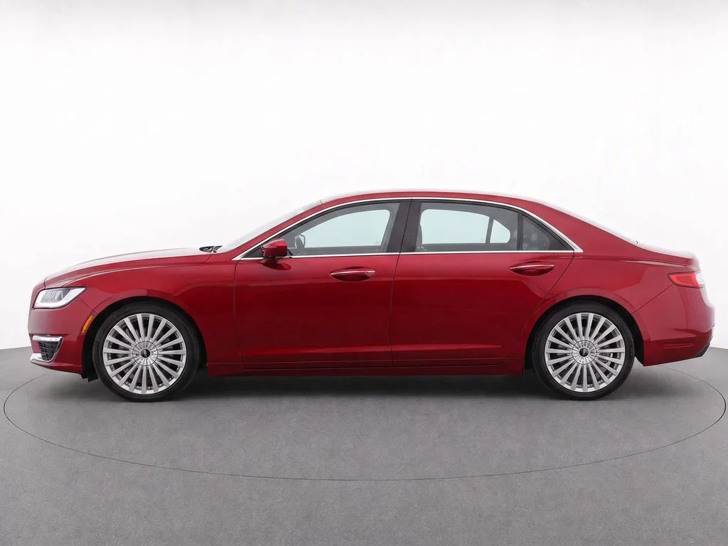 Used 2017 Red Lincoln Reserve image 7