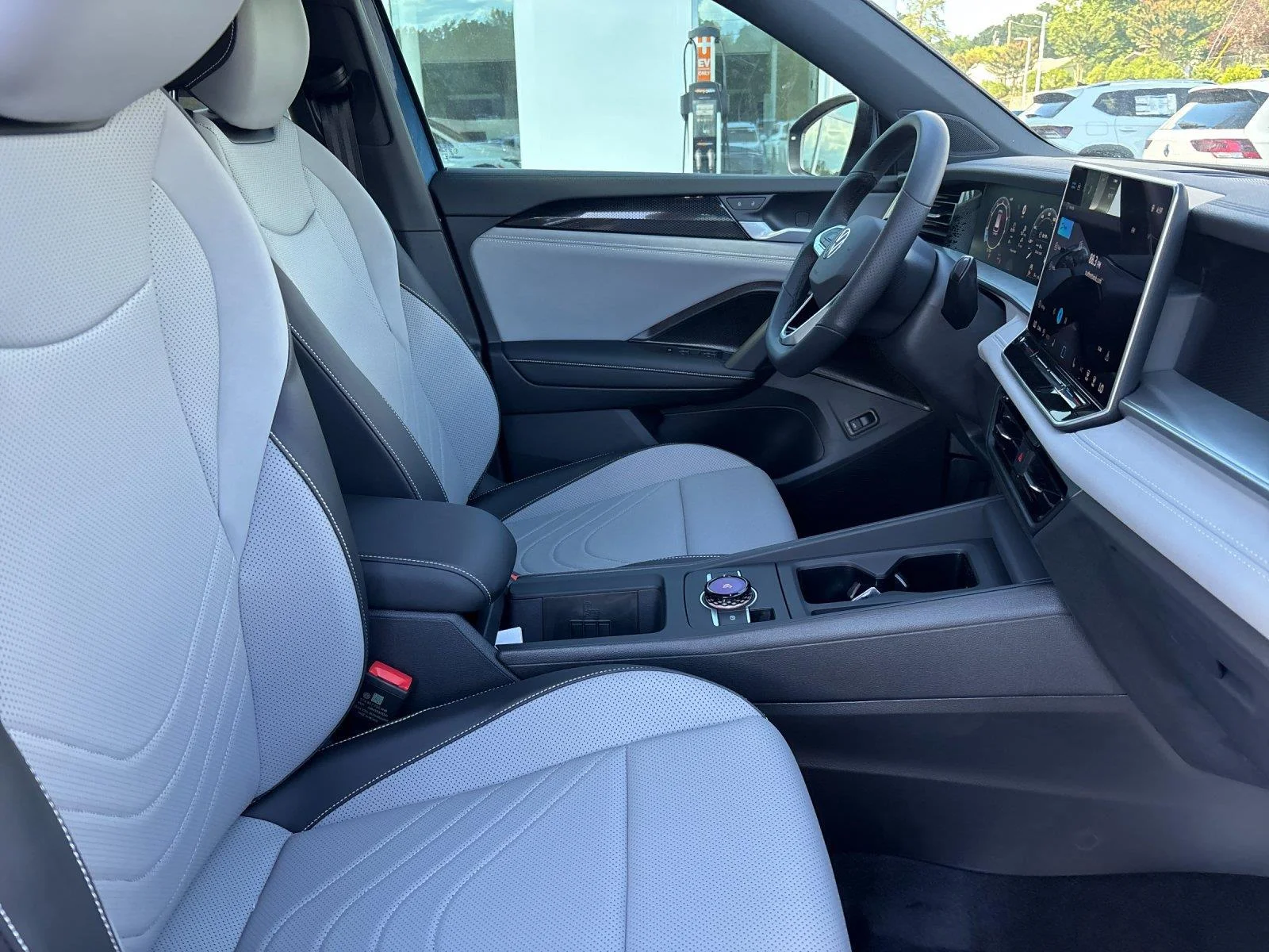 New 2026 monterey blue with deep black roof Volkswagen SE R-Line Black image 39