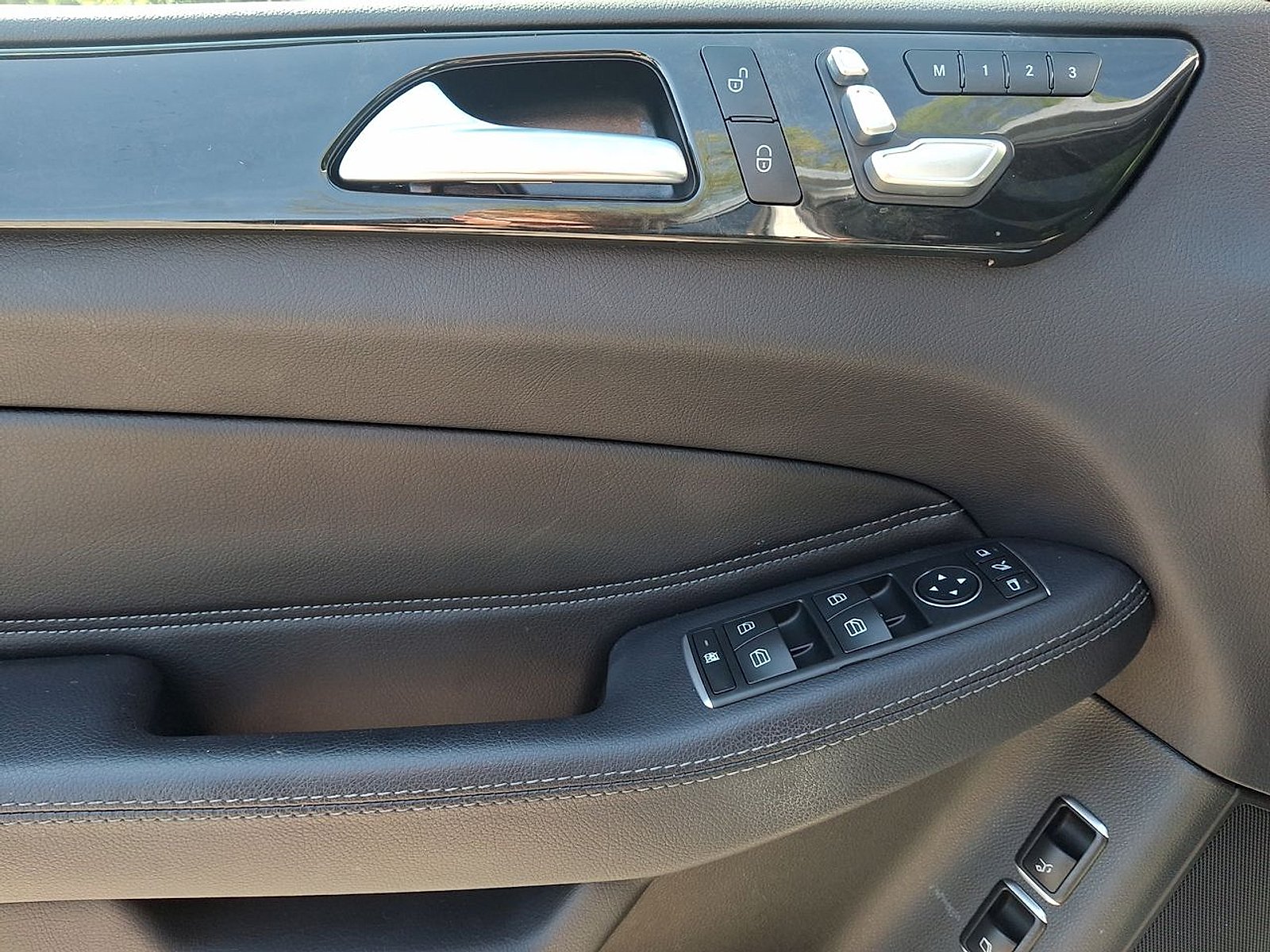 Used 2019 Iridium Silver Metallic - 775 Mercedes-Benz 4MATIC® image 19