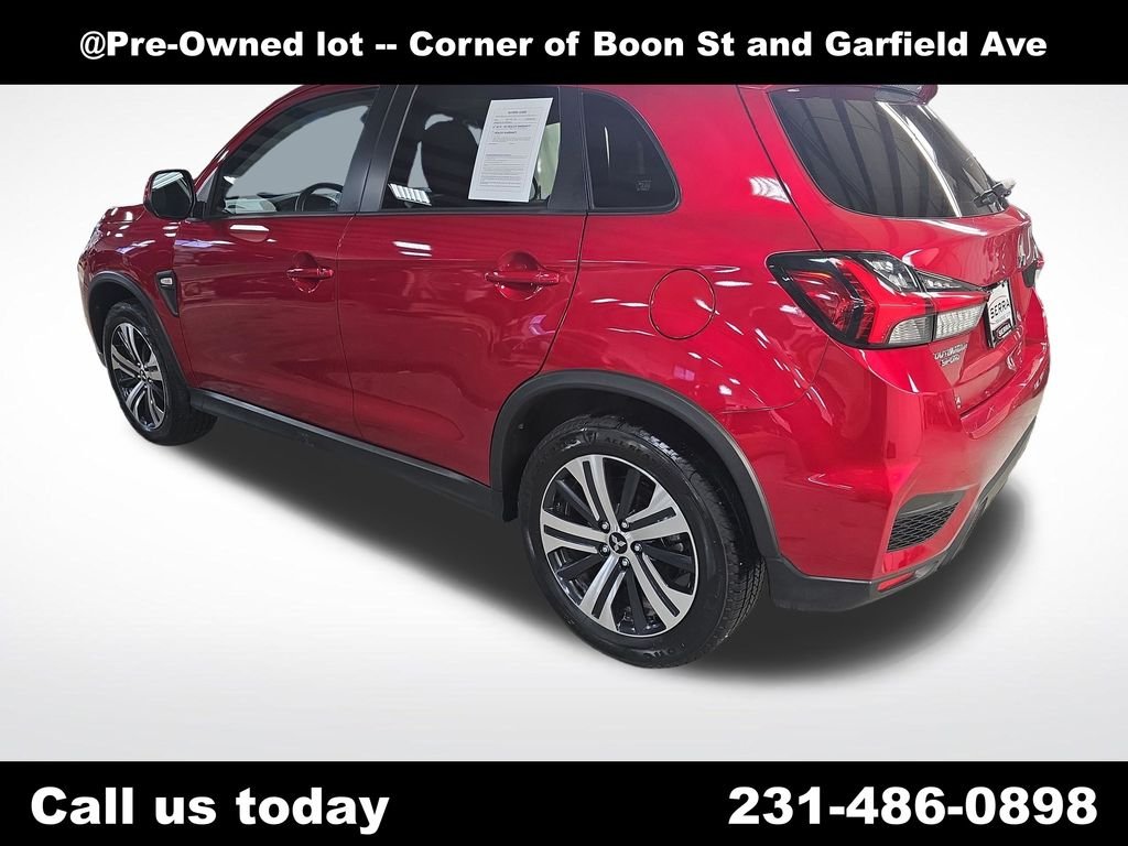 Used 2025  Mitsubishi  image 3