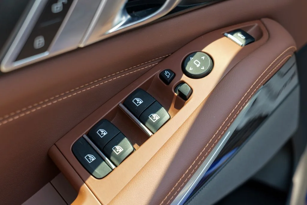 Used 2025 Marina Bay Blue Metallic BMW M60i image 20