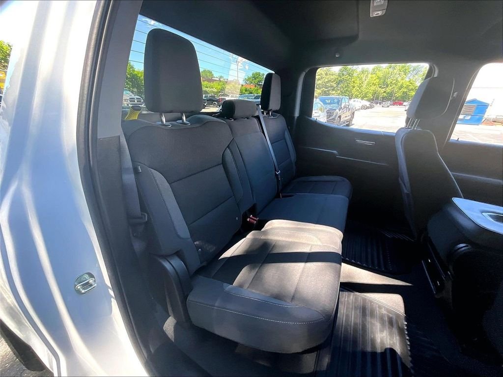 Used 2023 White Chevrolet Custom image 15
