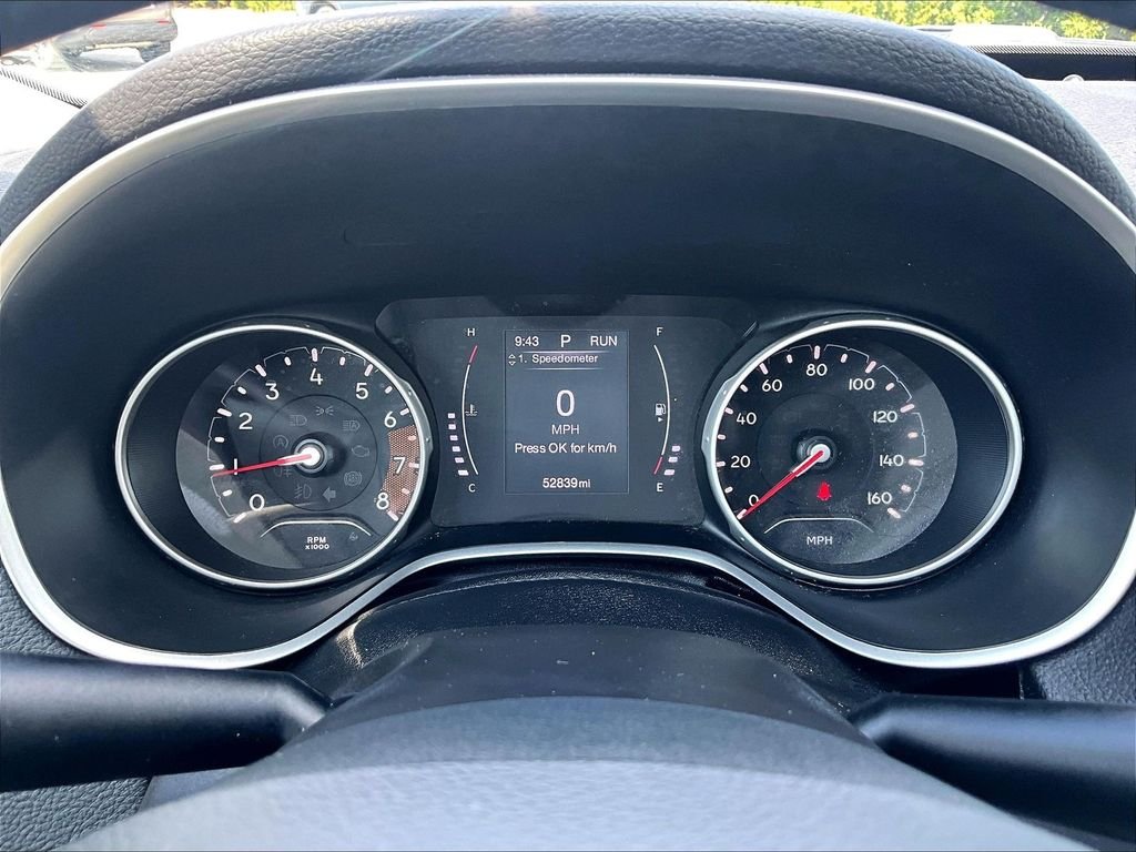 Used 2019 White Jeep Latitude image 25
