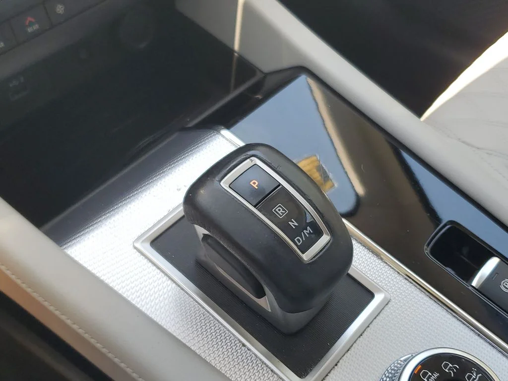 Used 2022  Mitsubishi SEL image 30