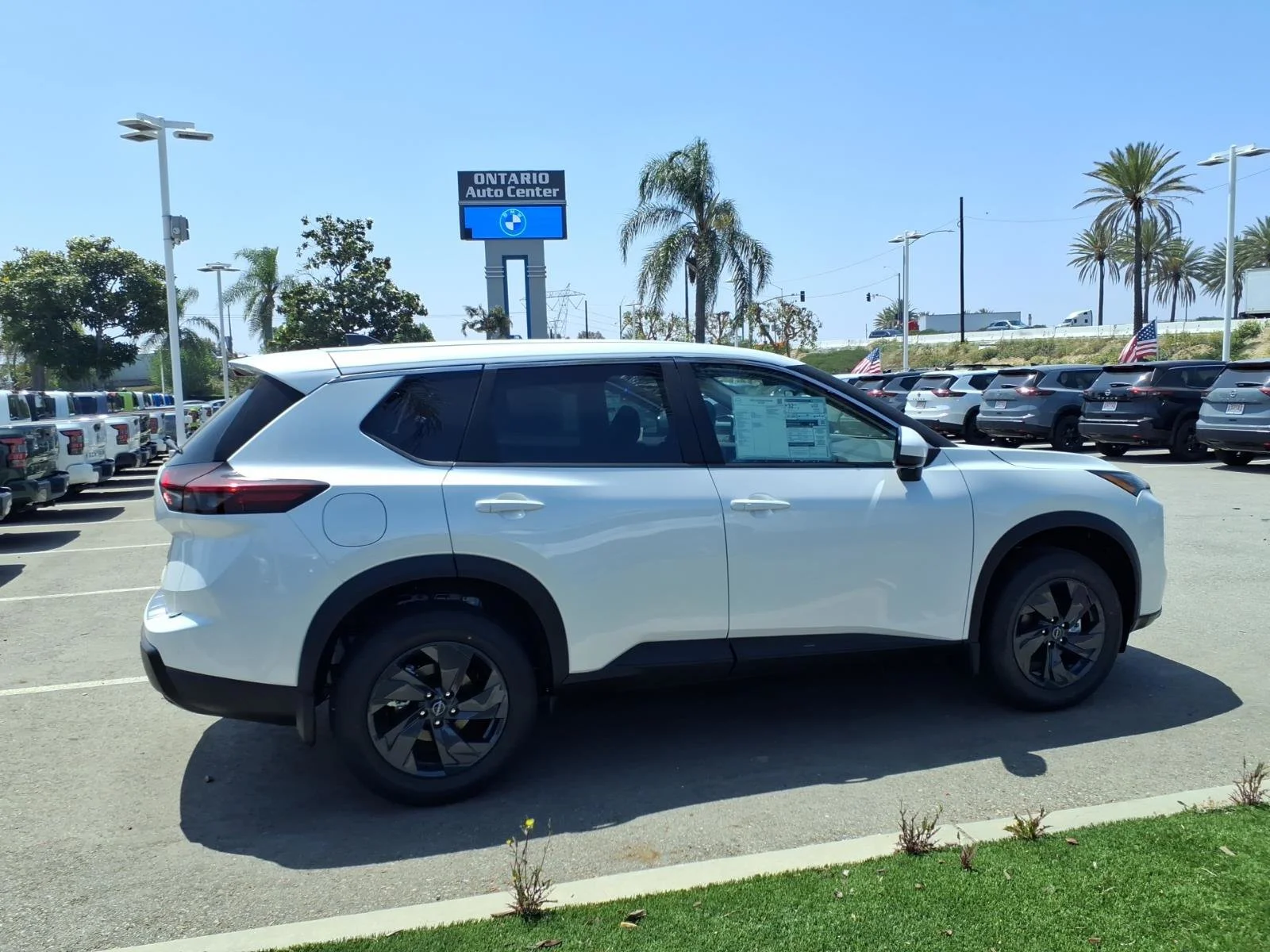 New 2026 Everest White Pearl TriCoat Nissan SV image 8