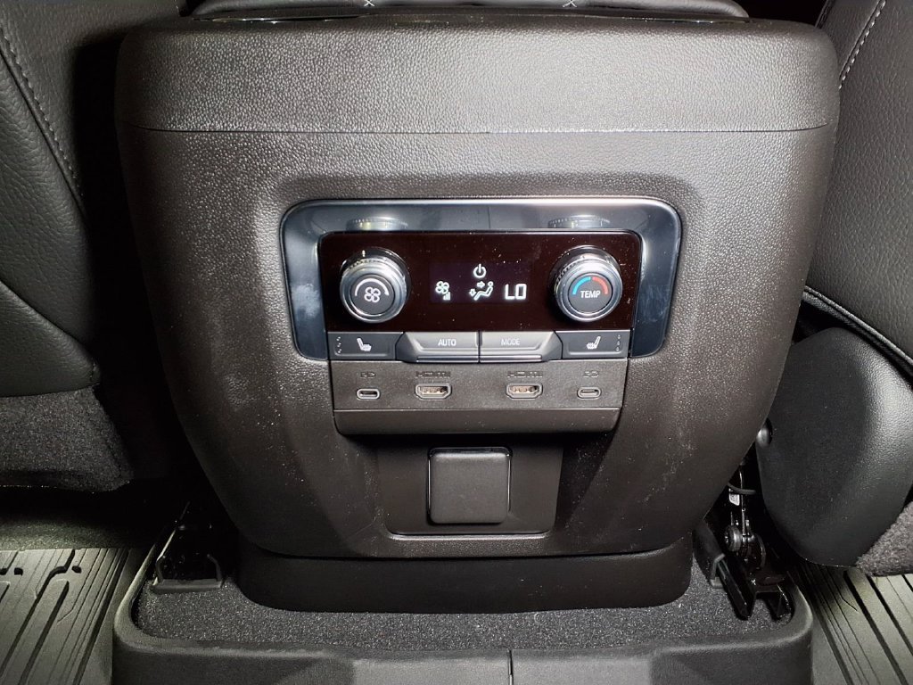2026 GMC Yukon Denali - Photo 13