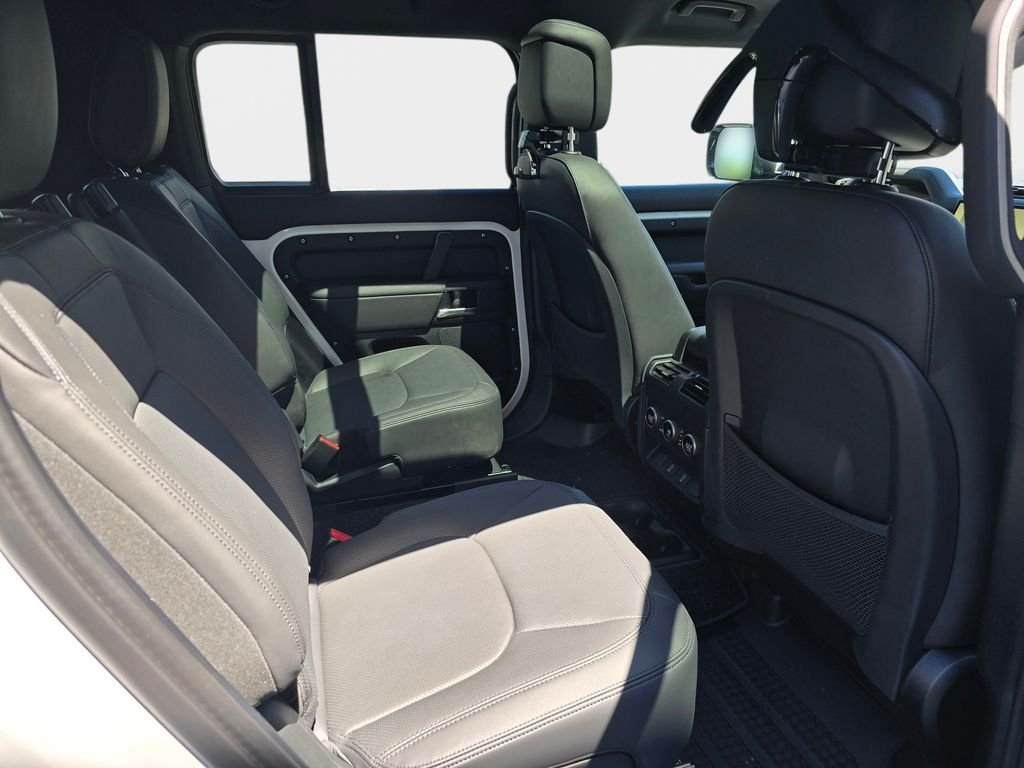 New 2026 Fuji White LAND ROVER X-Dynamic SE image 11