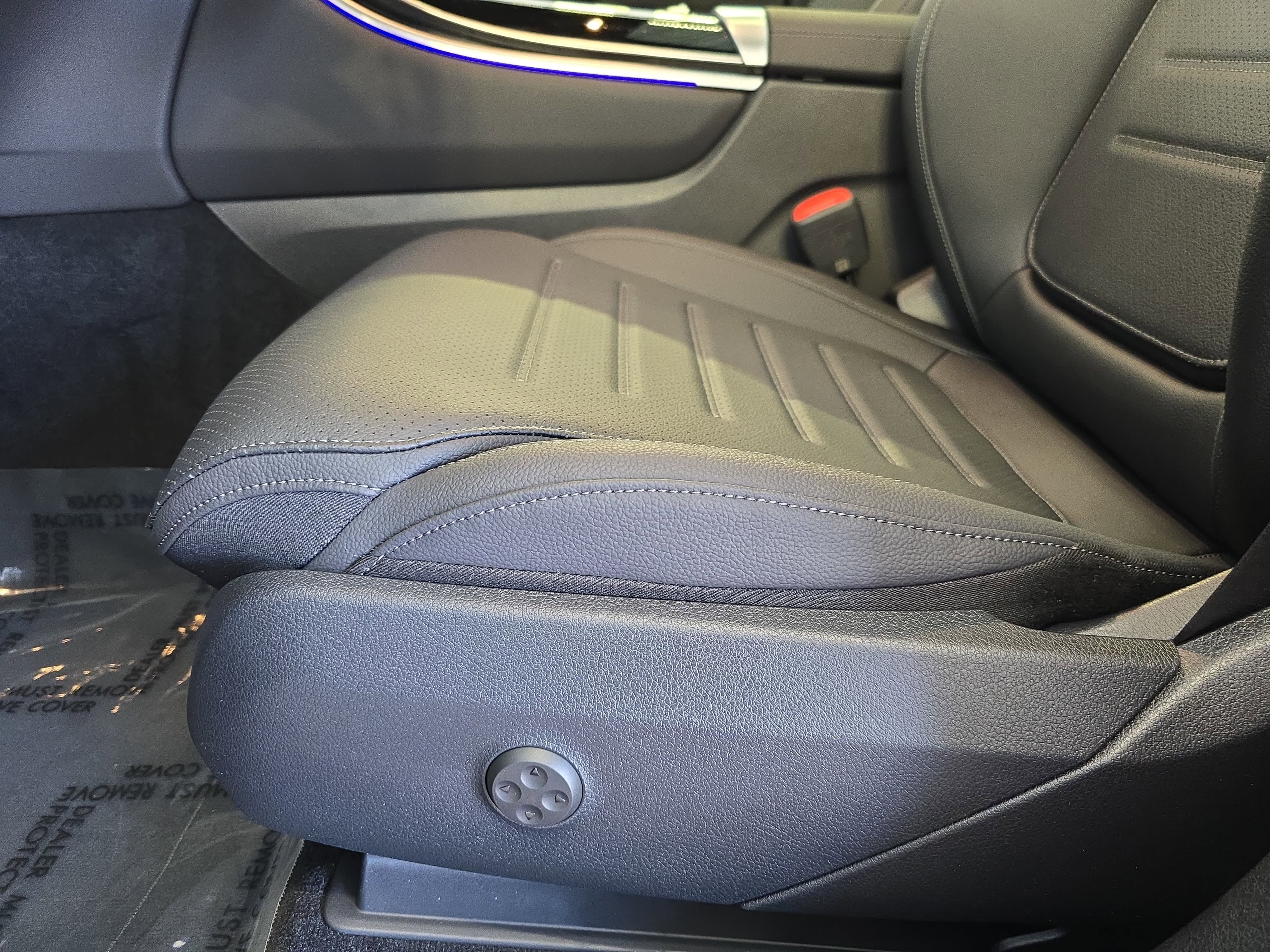 New 2026 Graphite Grey Metallic Mercedes-Benz GLC300 image 31