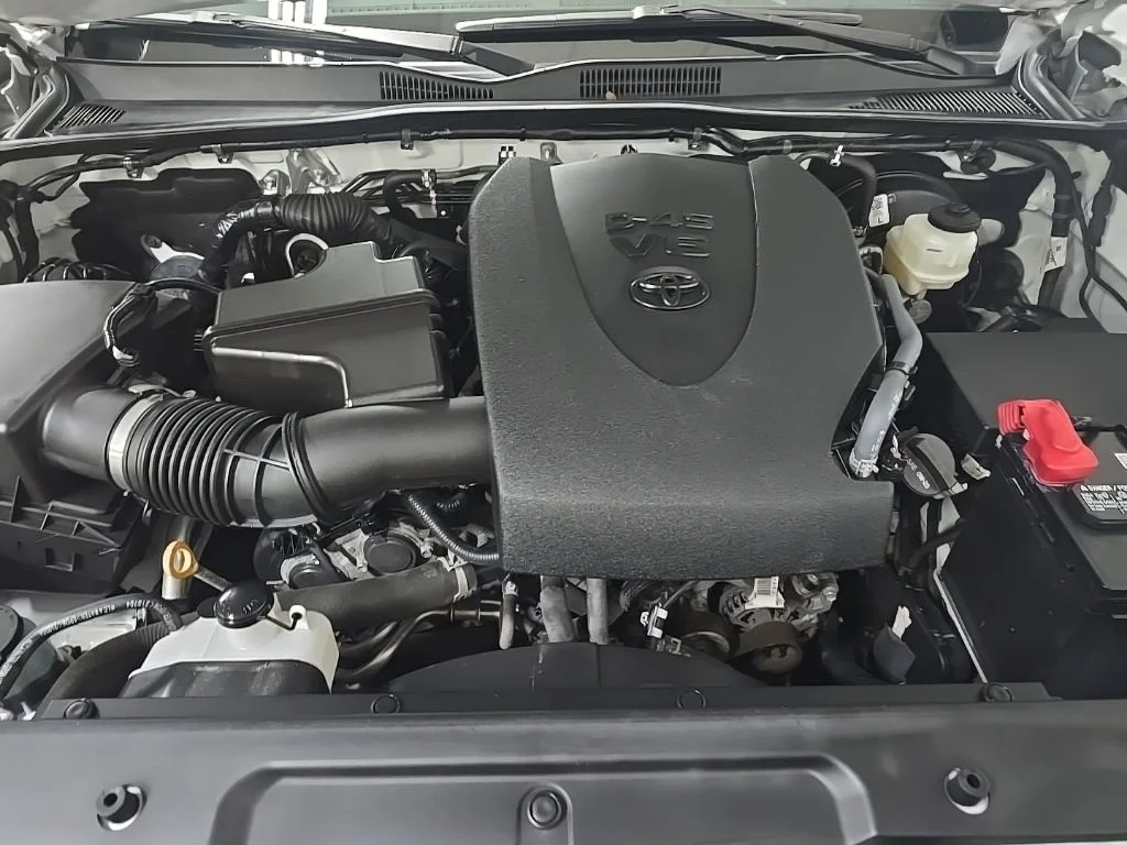 Used 2022 White Toyota SR image 12