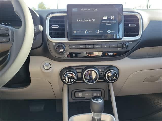 New 2026 Shimmering Silver Hyundai SEL image 15