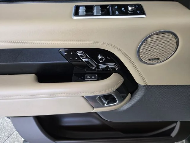Used 2019 Fuji White Land Rover 3.0L V6 Supercharged HSE image 20