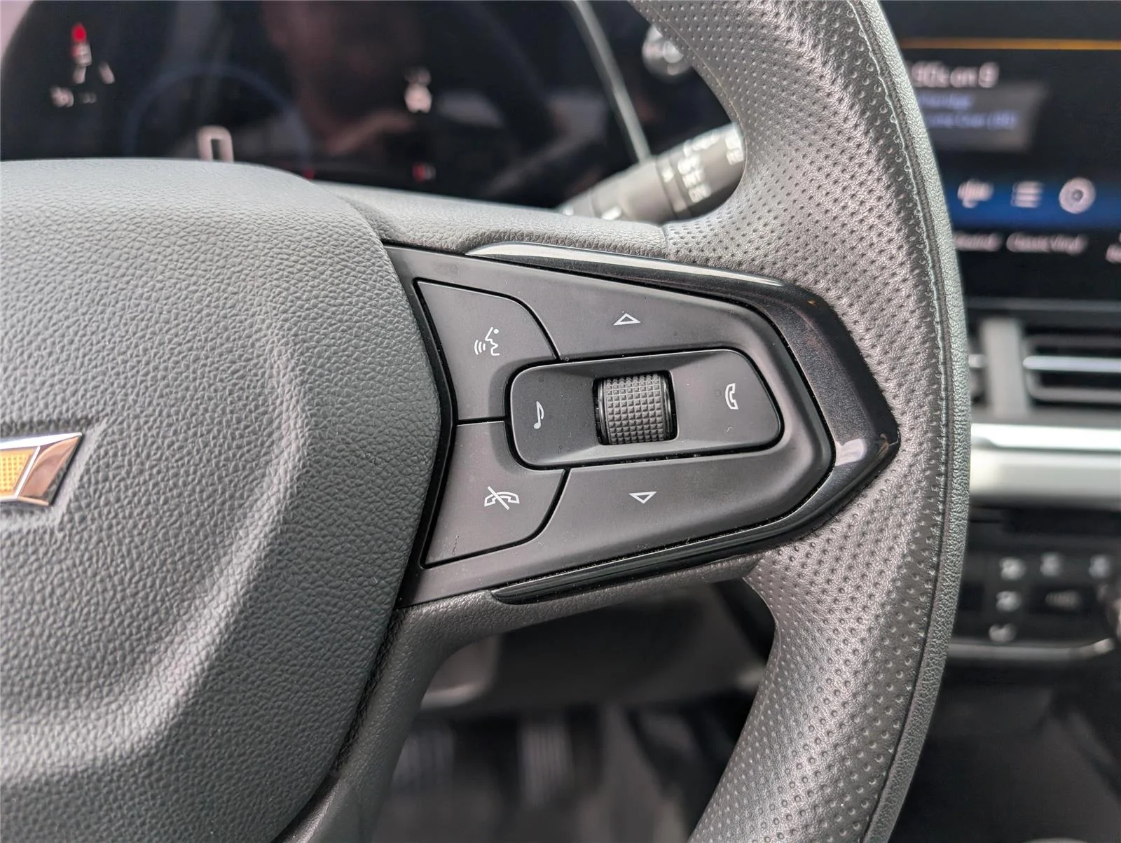 Used 2025 Summit White Chevrolet LT image 20