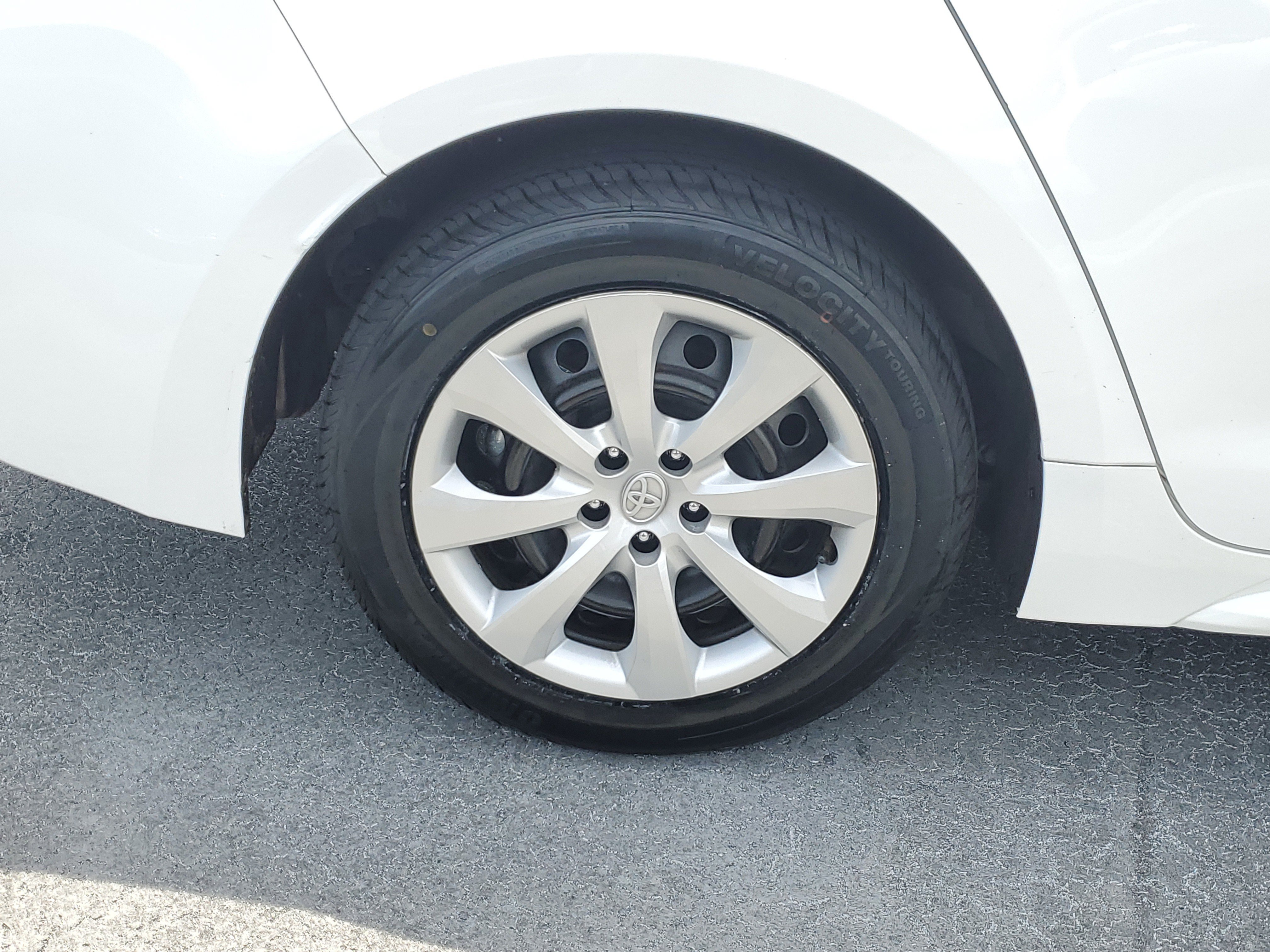Used 2025 Ice Toyota LE image 7