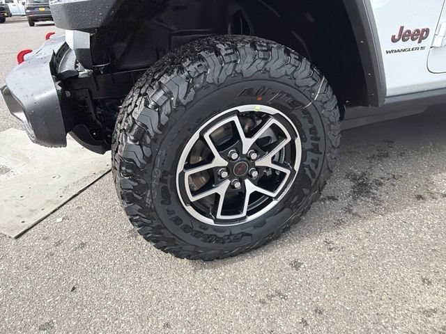 New 2026 Bright White Clear-Coat Exterior Paint Jeep Rubicon image 4