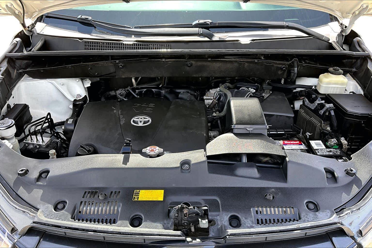 Used 2018 Blizzard Pearl Toyota SE image 47