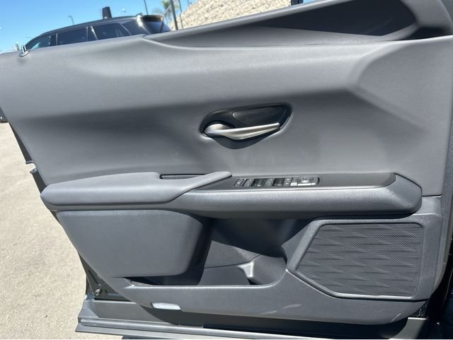 2026 Lexus UX Hybrid 300h - Photo 13