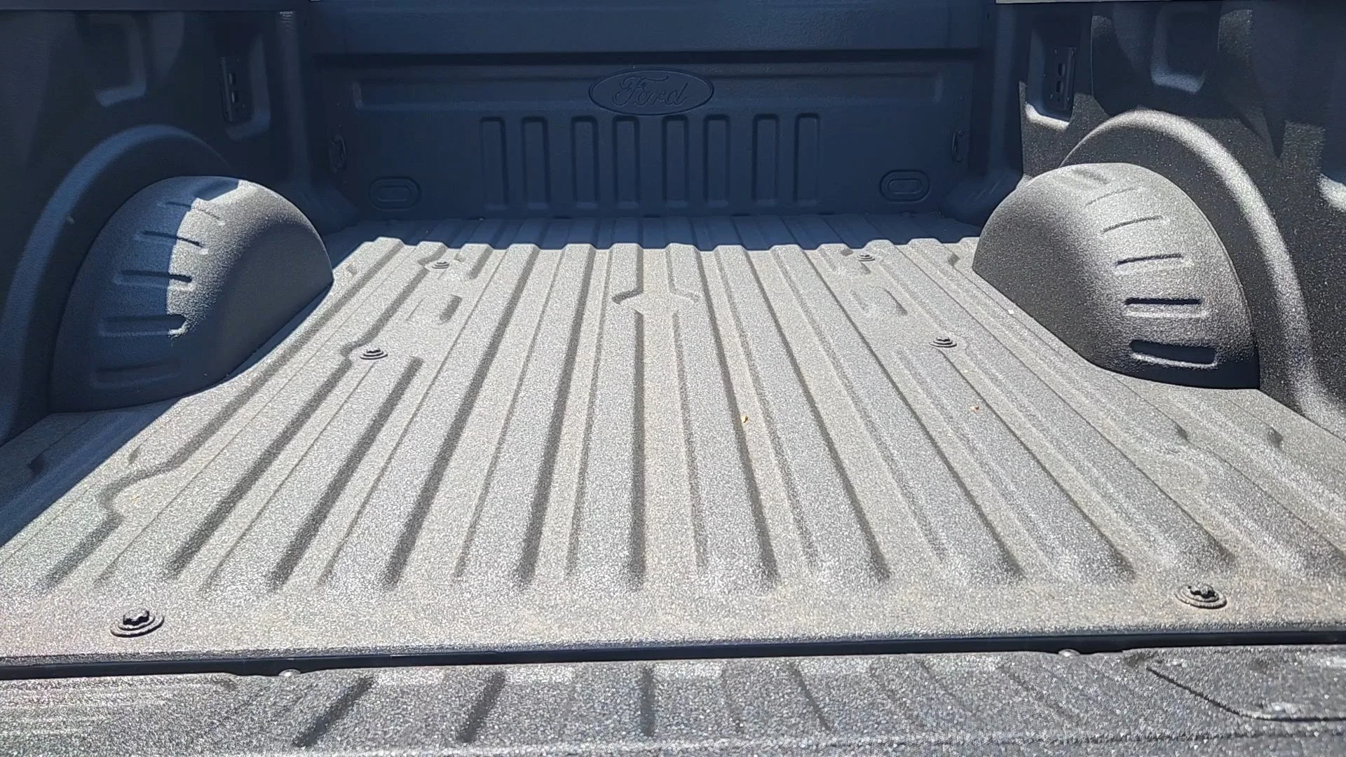 New 2026 Carbonized Gray Metallic Ford LARIAT image 38