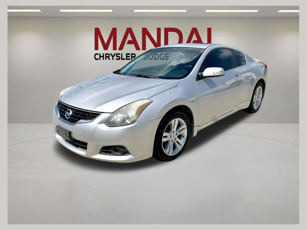 2013 Nissan Altima Coupe 2.5 S CVT's photo