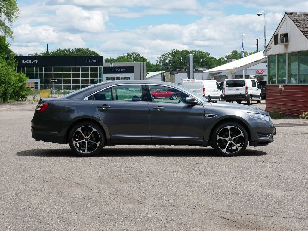 Used 2015  Ford SEL image 2