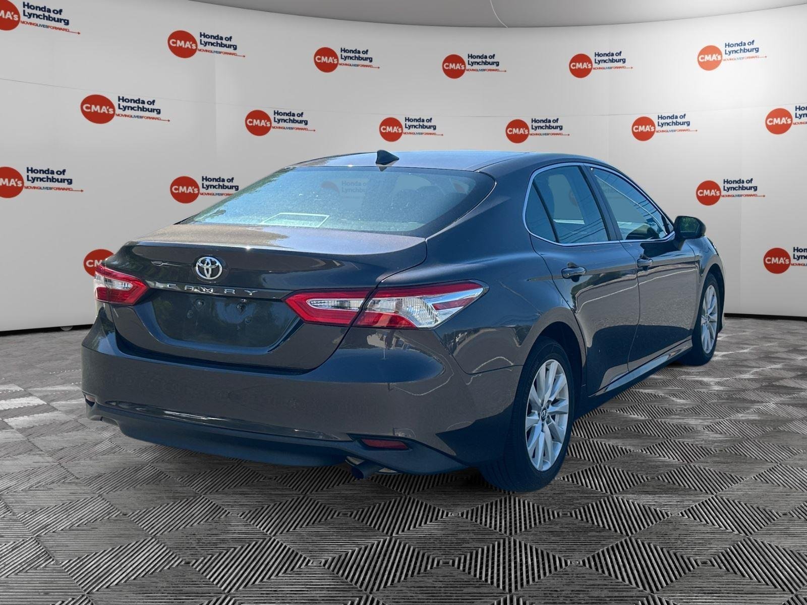 Used 2020 GREEN TOYOTA LE image 5