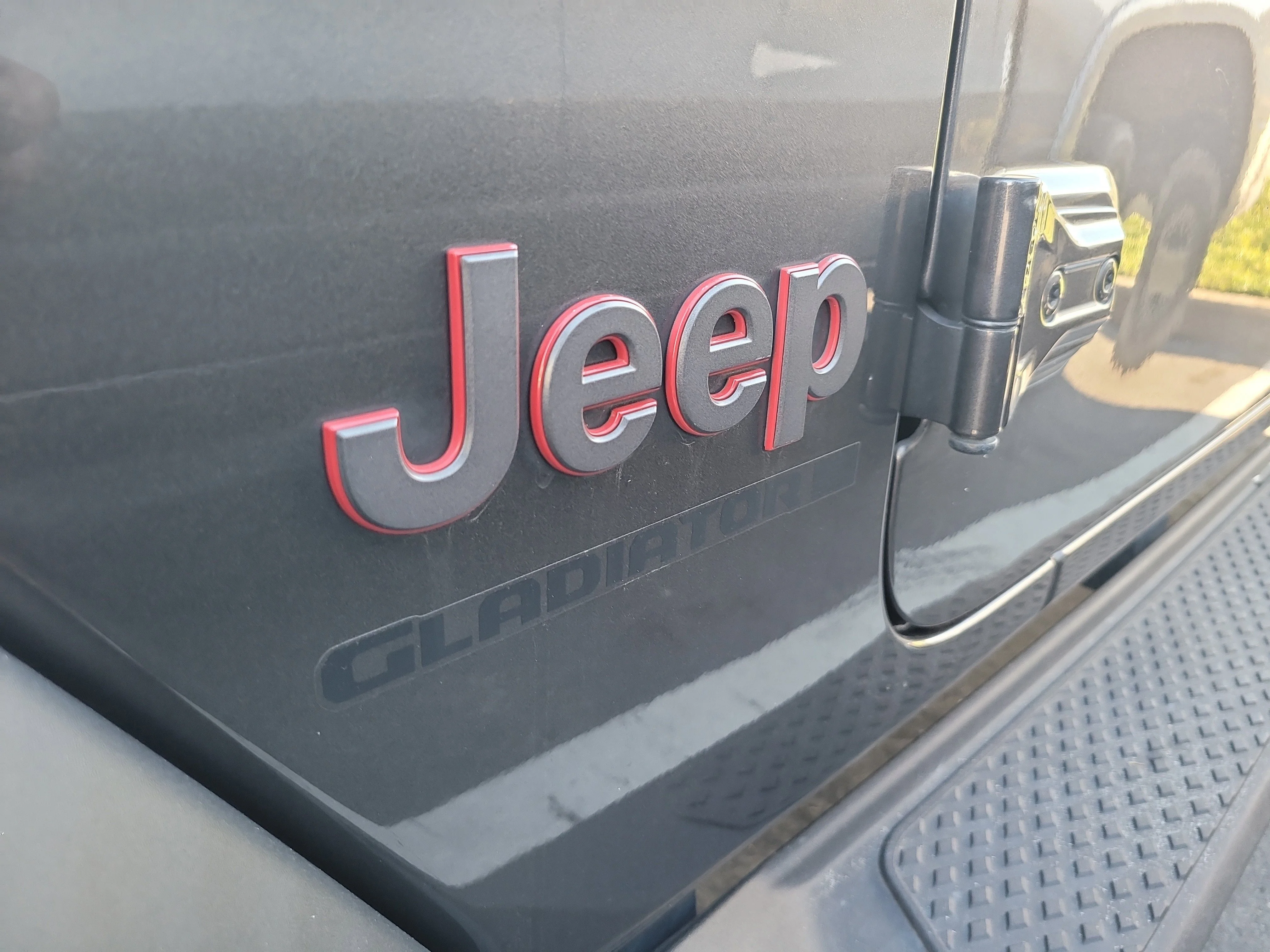 Used 2024 Granite Crystal Metallic Clearcoat Jeep Rubicon image 9