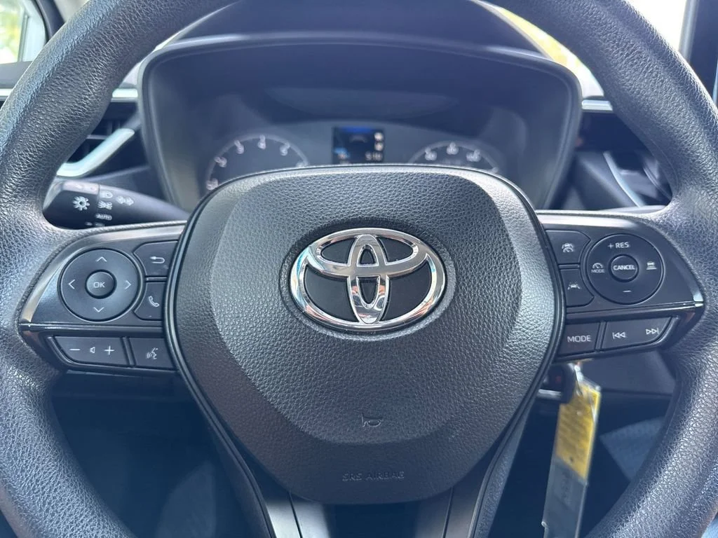 Used 2024 White Toyota LE image 22