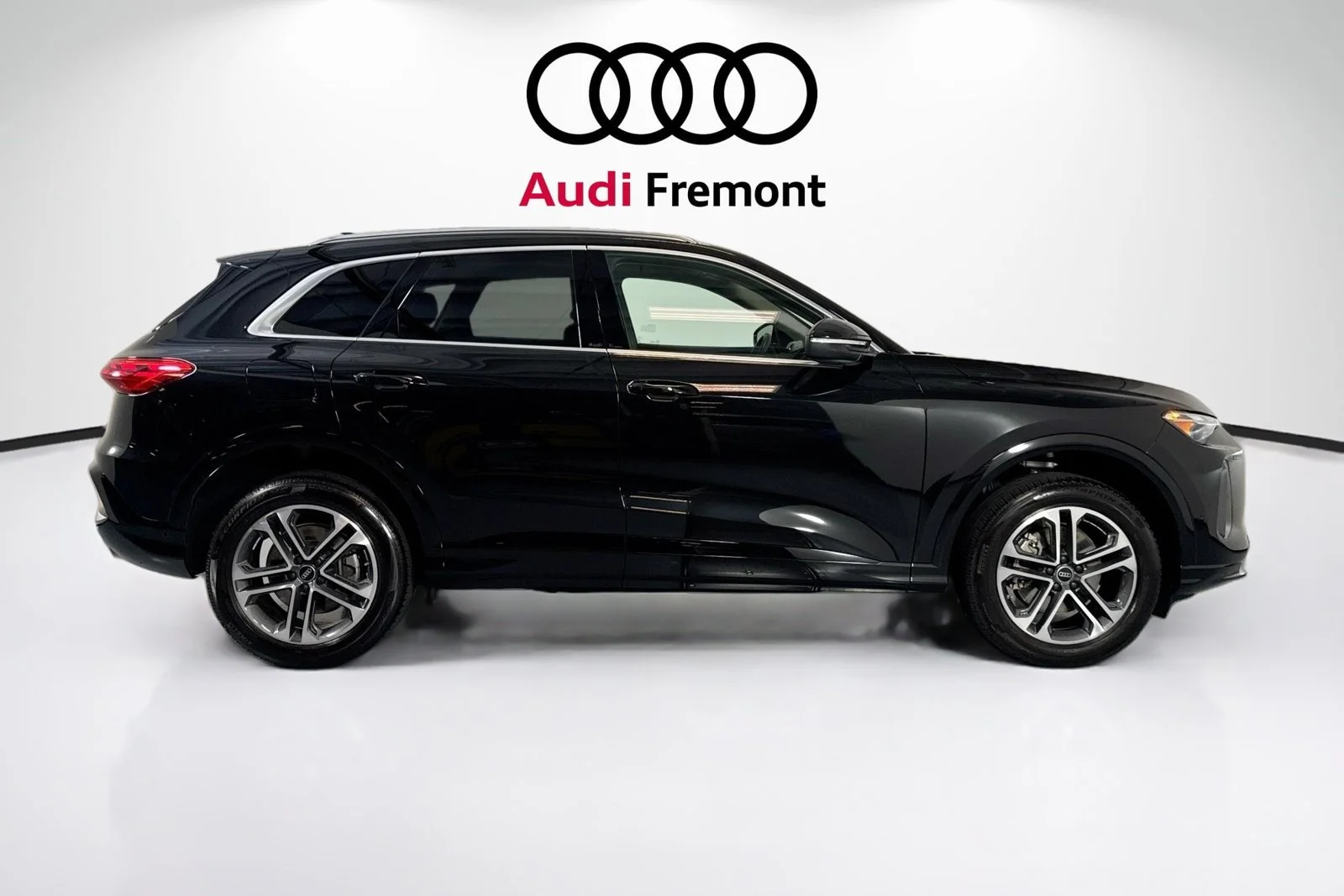 Used 2025 Mythos Balck Audi Premium image 4