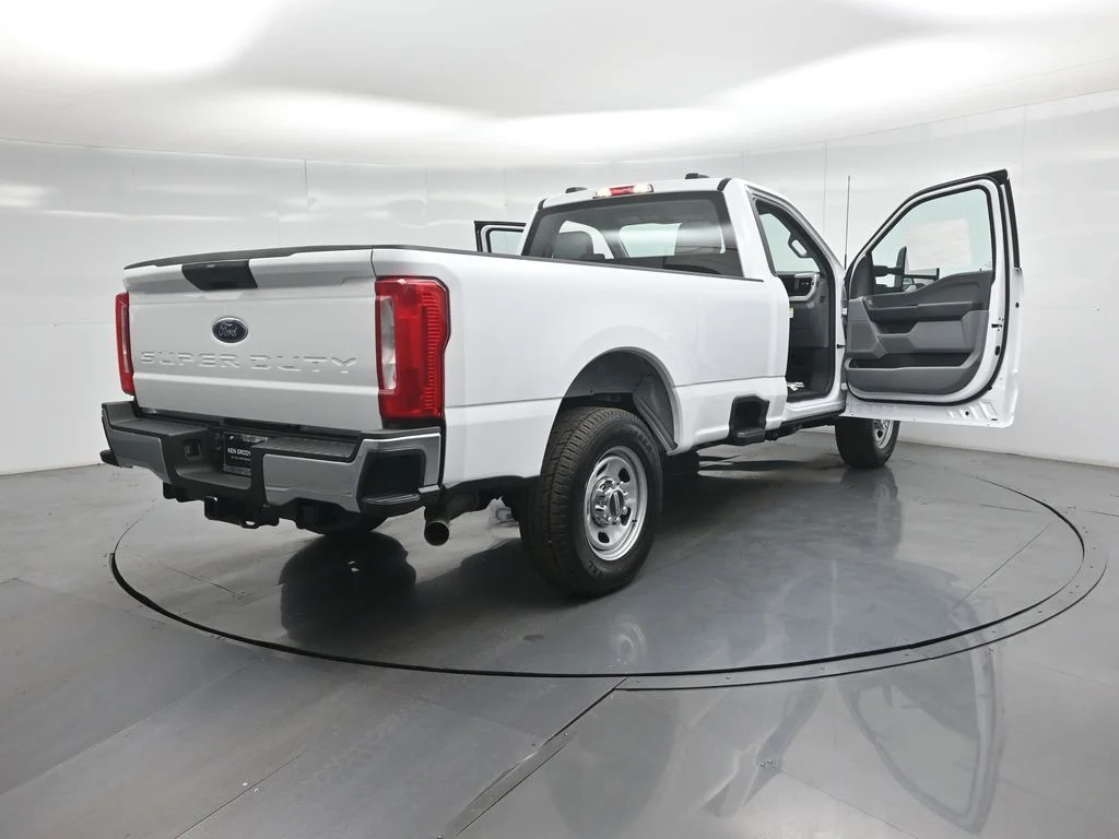 New 2026 Oxford White Ford XL image 3