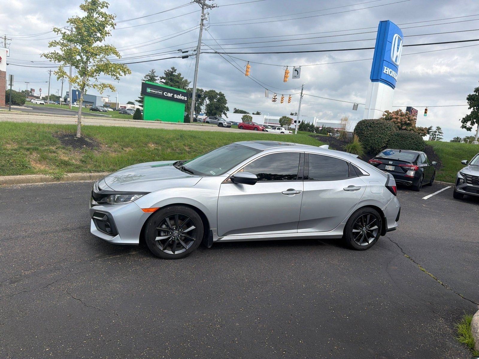 Used 2021 Lunar Silver Metallic Honda EX image 8