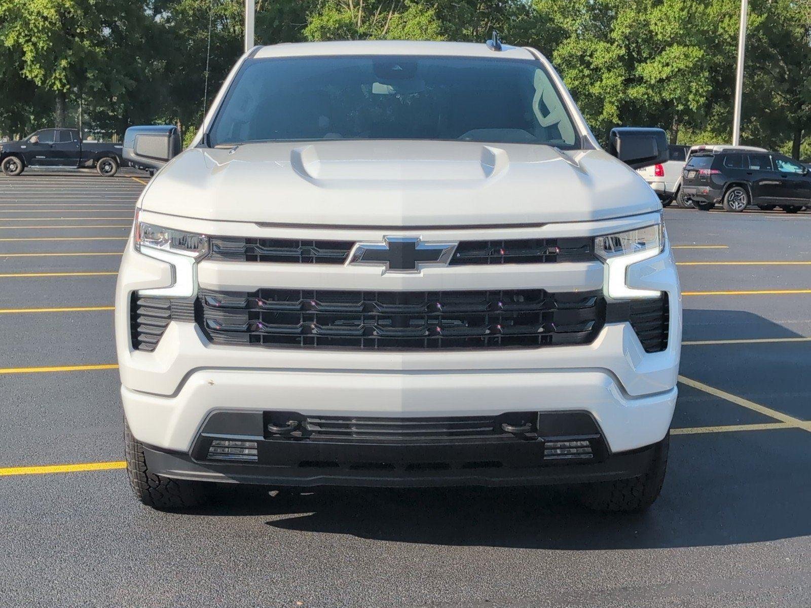 New 2026 Summit White Chevrolet RST image 10