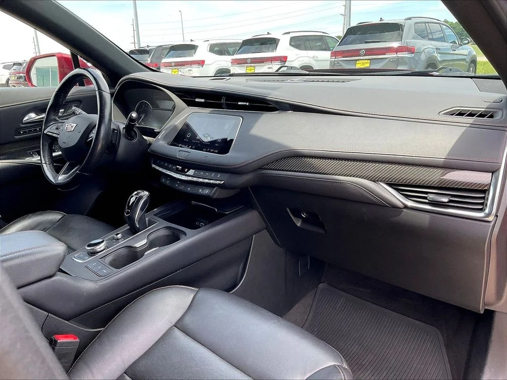 Used 2019 Red Cadillac Sport image 32