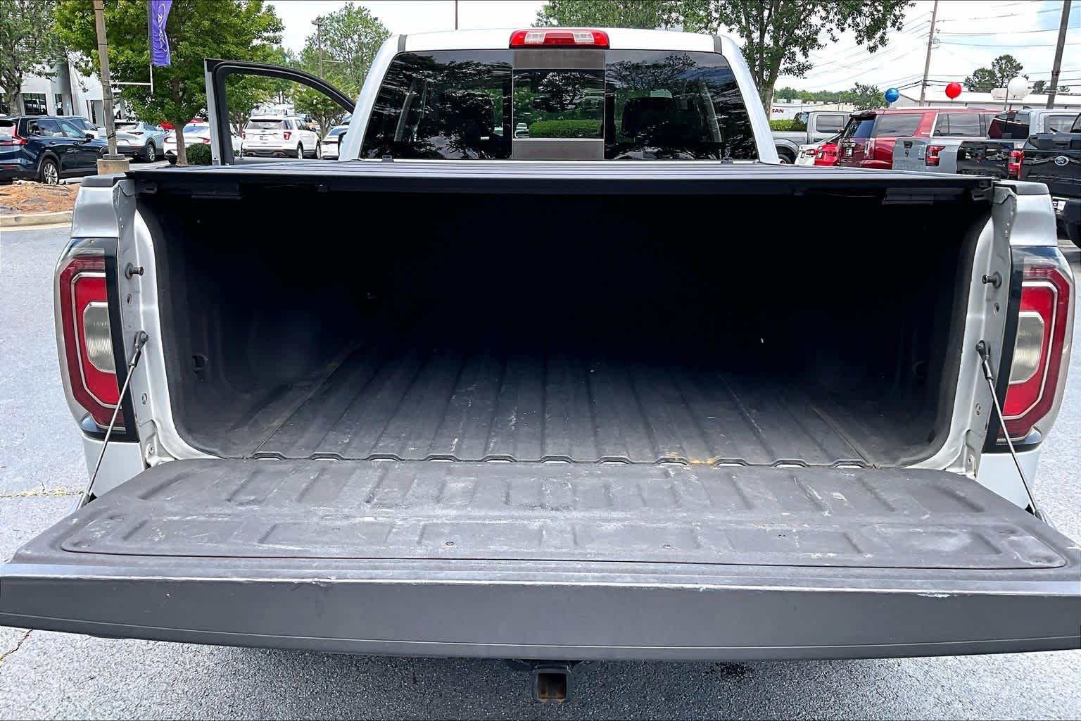 Used 2017 Quicksilver Metallic GMC SLT image 33