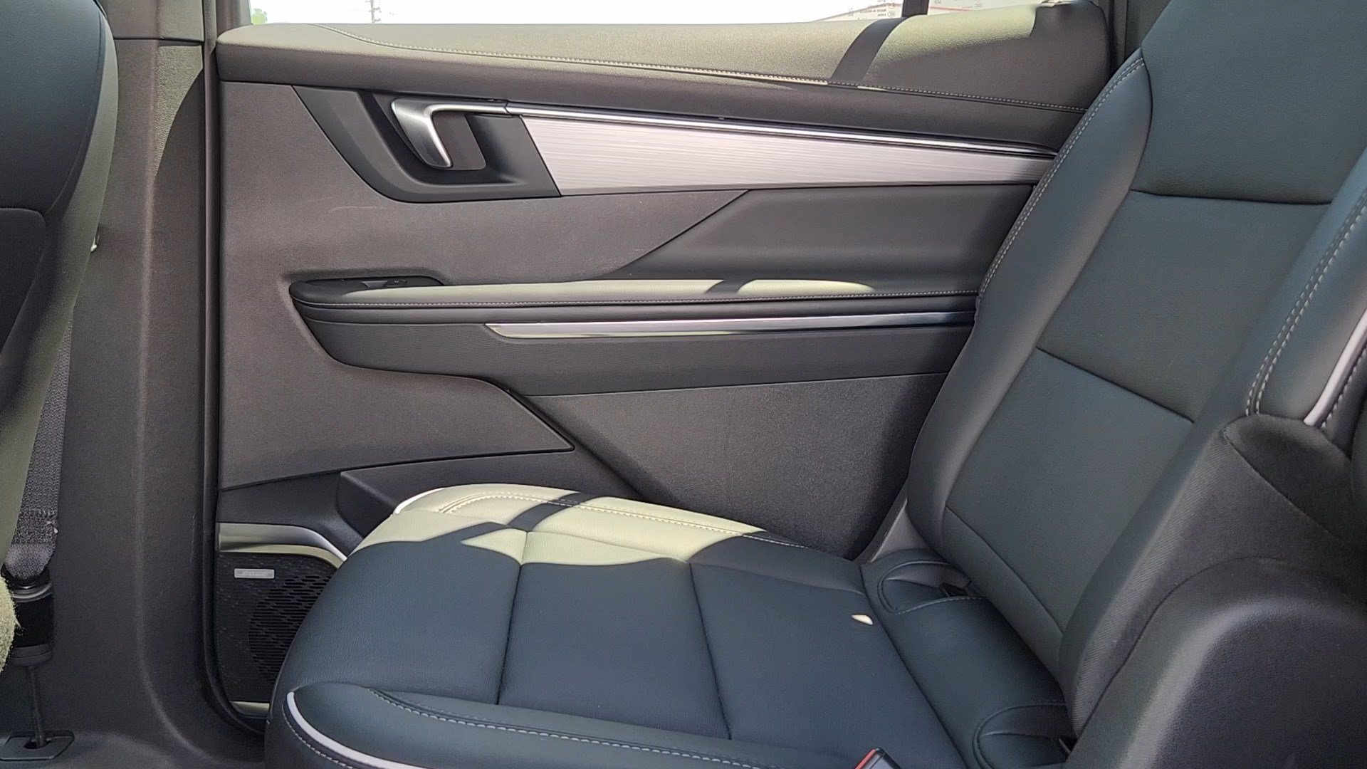 Used 2025 Summit White Buick Preferred image 16