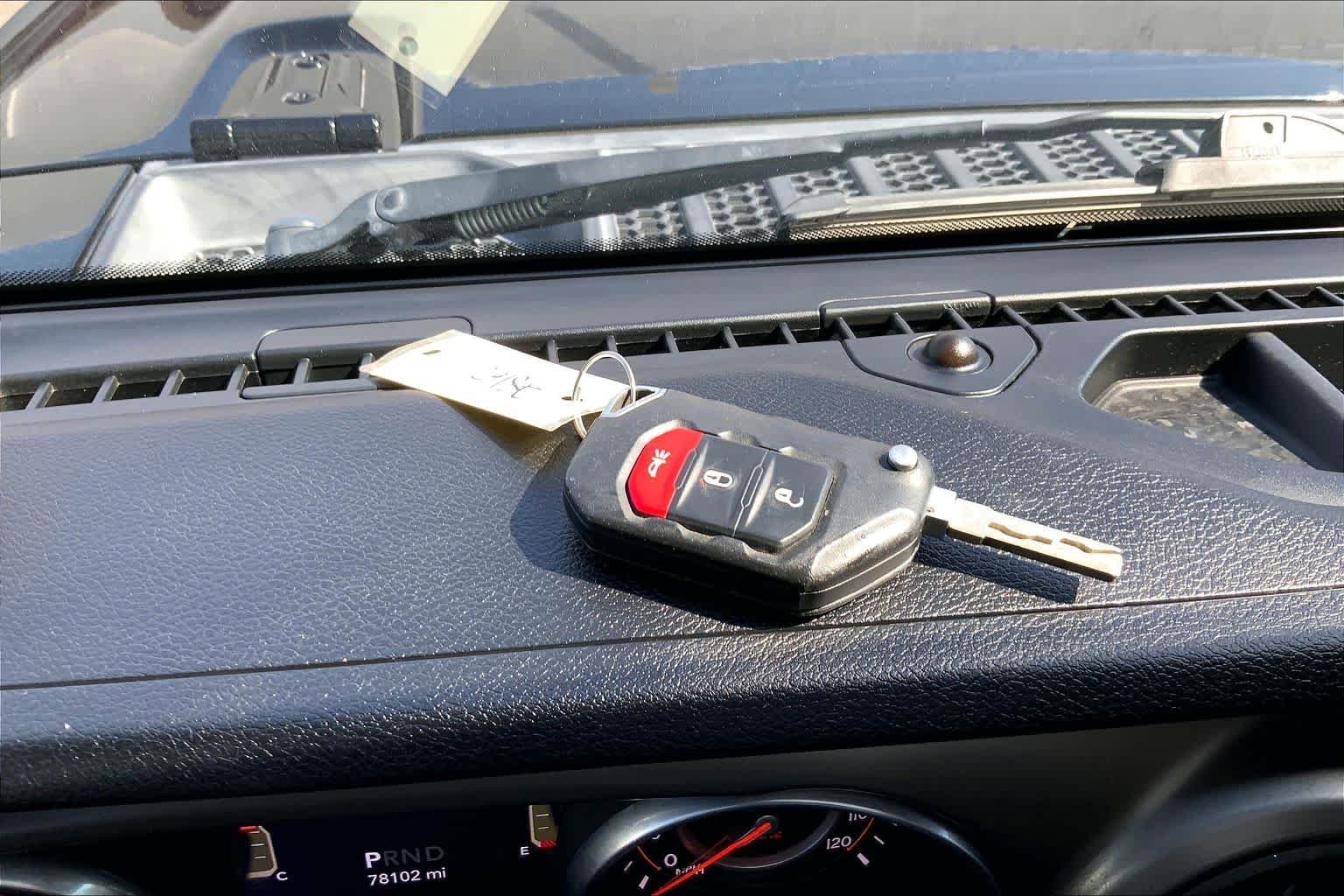 Used 2018 Black Clearcoat Jeep Sport S image 12