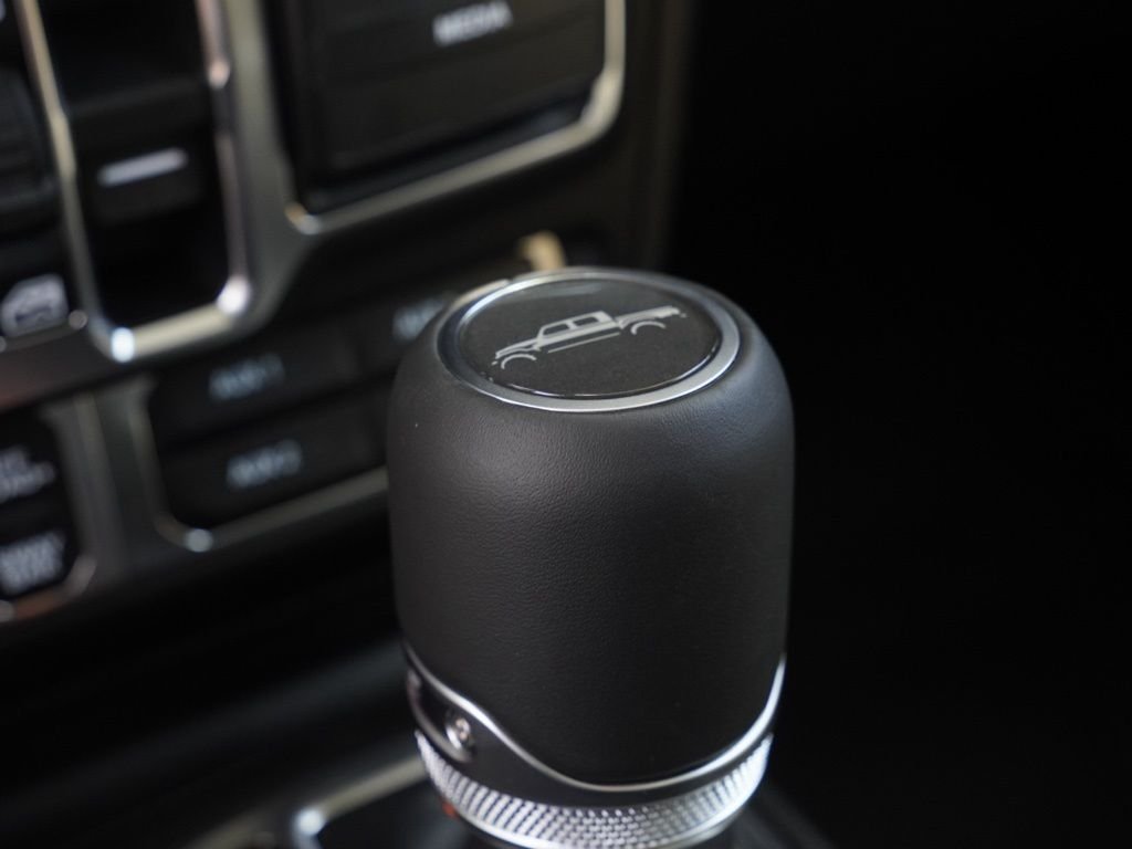 New 2026 Bright White Clear-Coat Exterior Paint Jeep Rubicon image 16