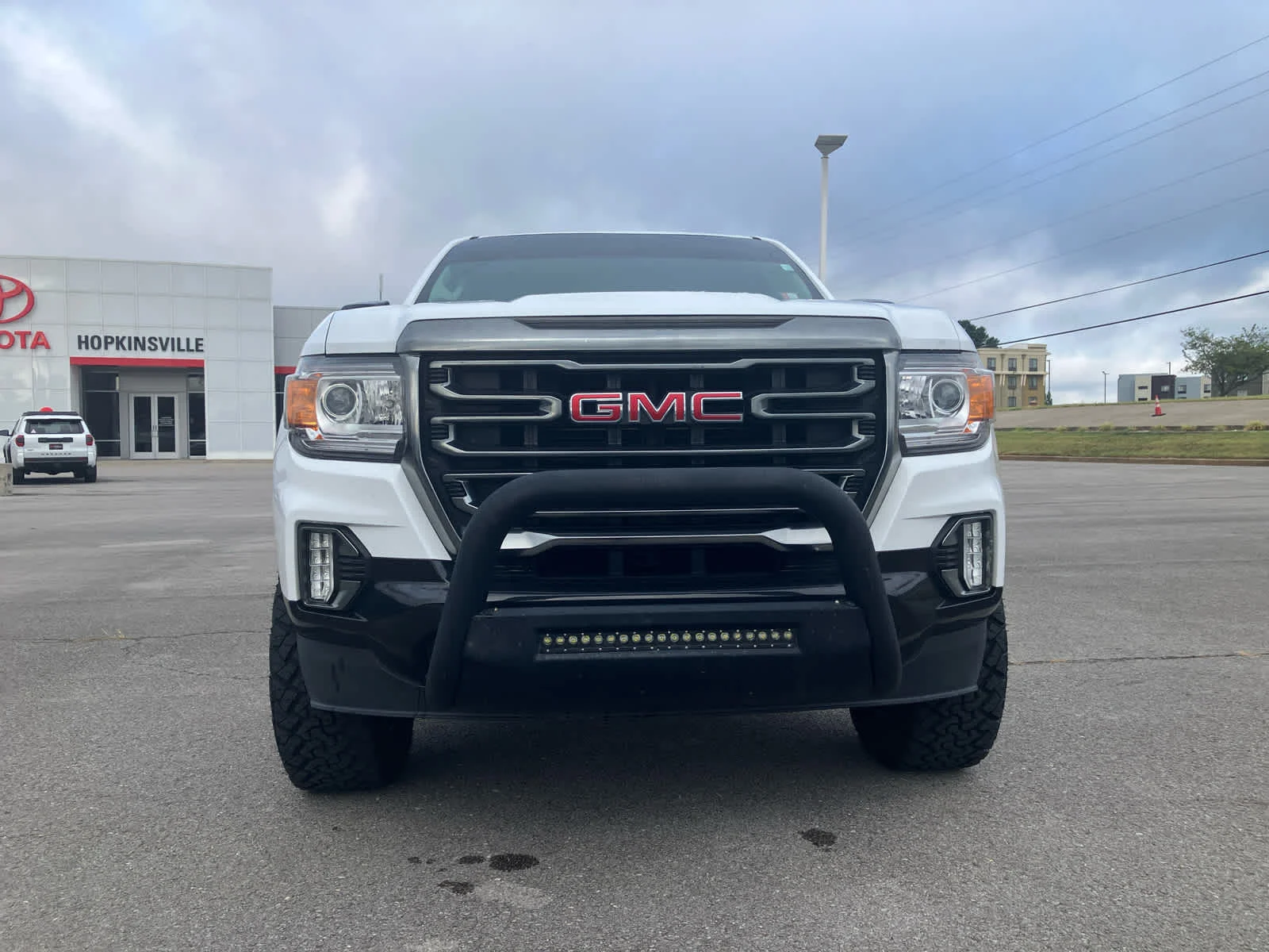 Used 2021 Summit White GMC 4WD AT4 w/Leather image 2