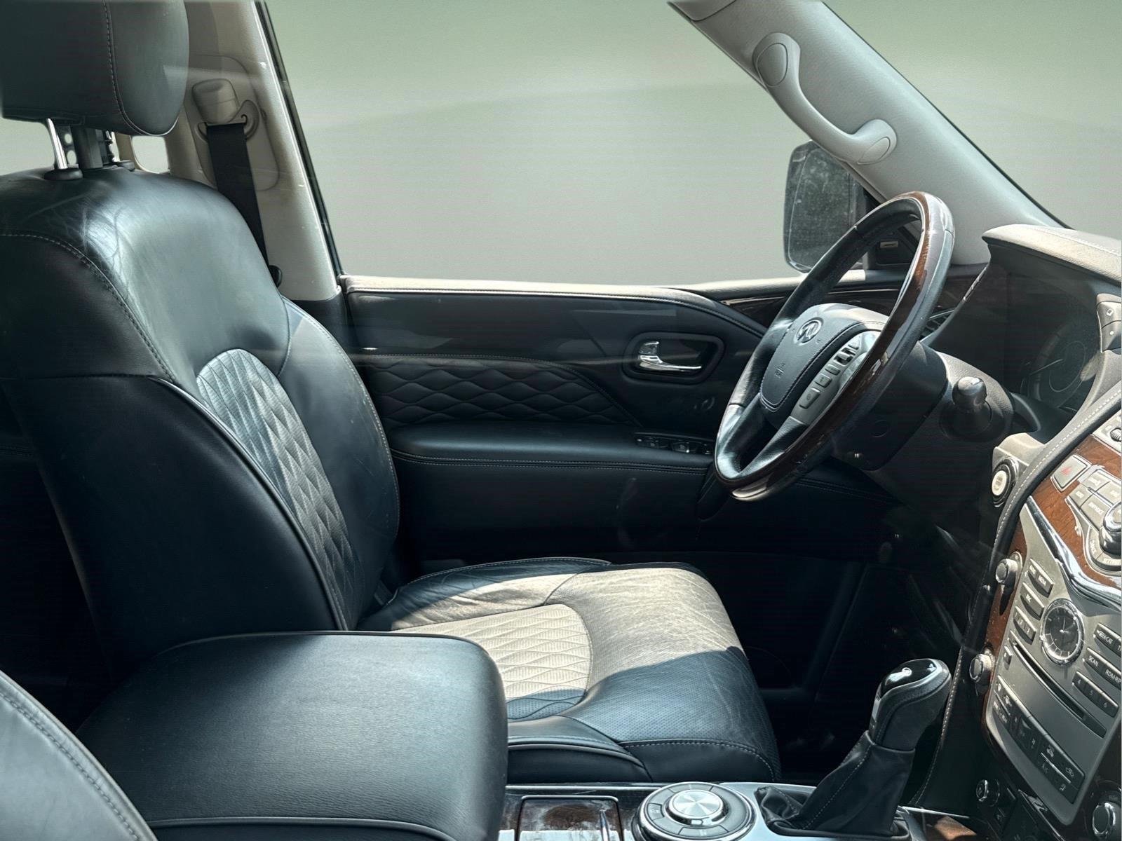 Used 2019  INFINITI  image 17