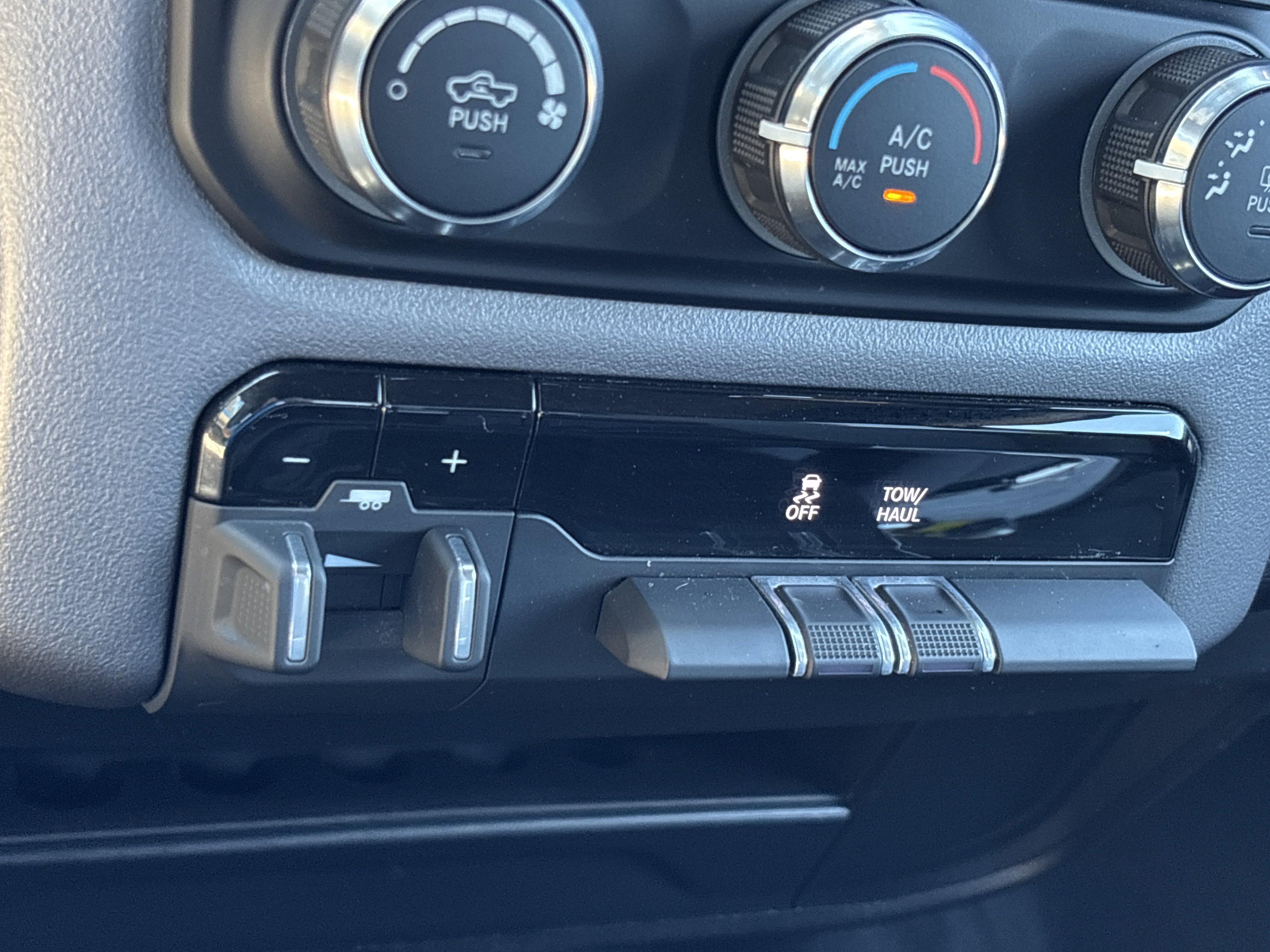 Used 2024  Ram Big Horn image 31