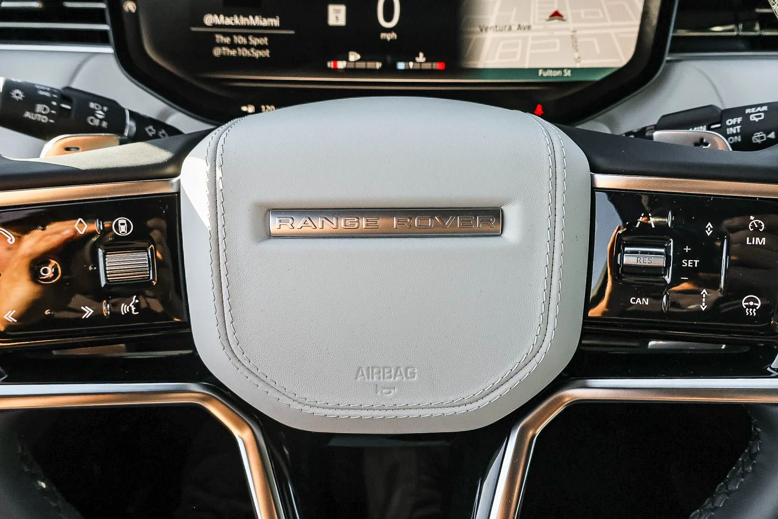 New 2026 Borasco Grey Land Rover SE image 33