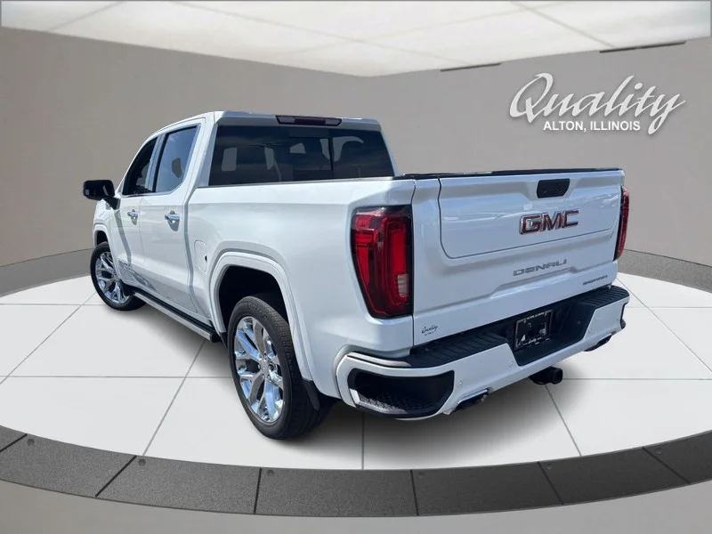 Used 2022 White Frost Tricoat GMC Denali image 6