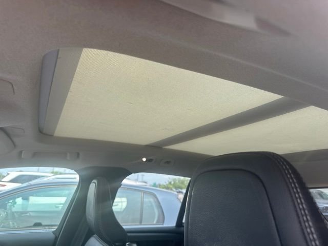 Used 2019 Blue Volvo T5 Inscription image 10