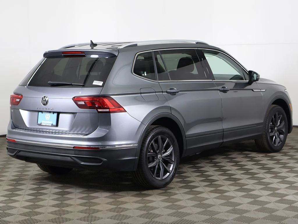 Used 2023 Platinum Gray Metallic Volkswagen 2.0T SE image 11