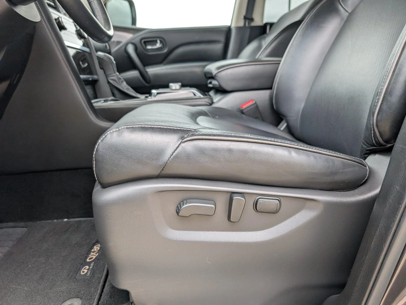 Used 2024 Anthracite Gray INFINITI LUXE image 16