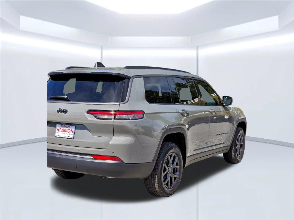New 2027 Gray Jeep Laredo Altitude image 41