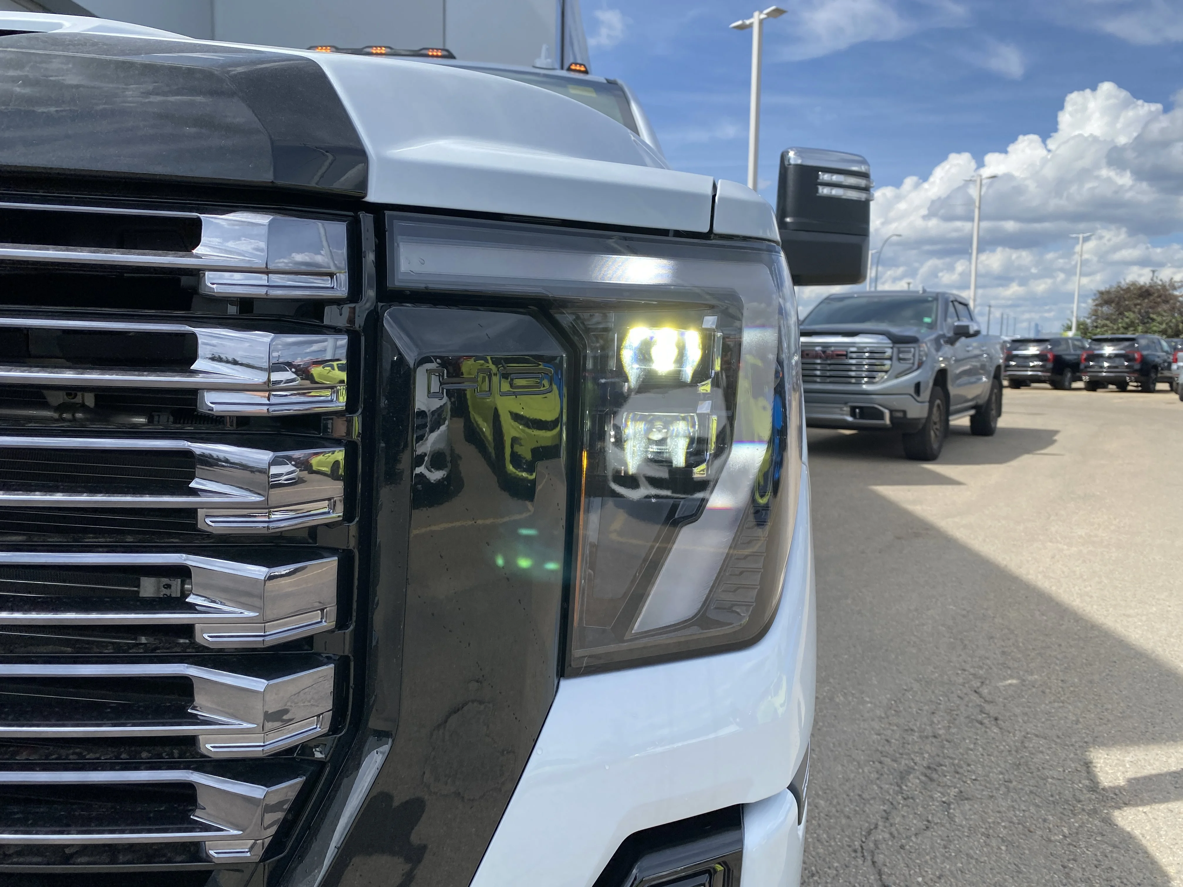 New 2026 GLACIER WHITE TRICOAT GMC Denali Ultimate image 10