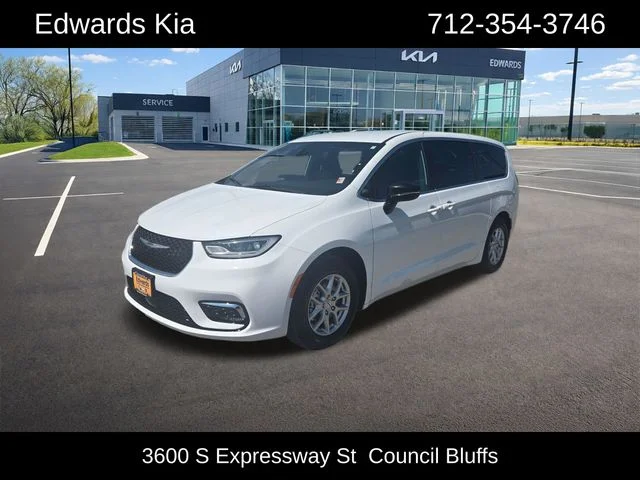 2024 Chrysler Pacifica Touring